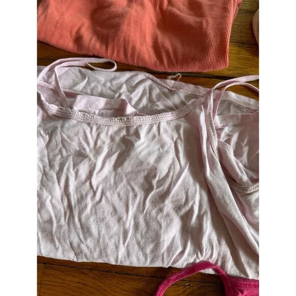 Women’s size Small & Medium tank top lot - Picture 4 of 9